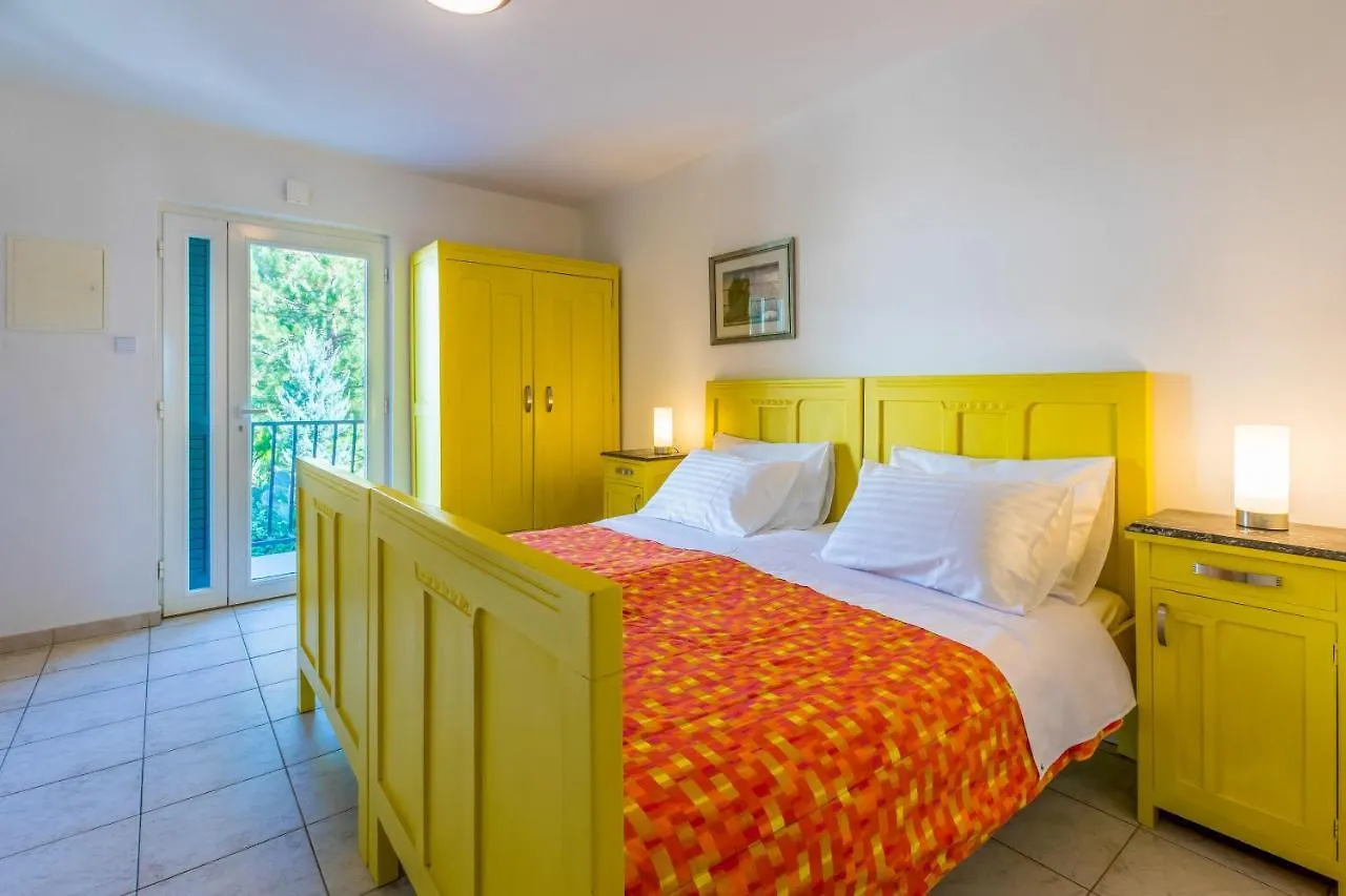 Apartments Loncaric Crikvenica 0*,