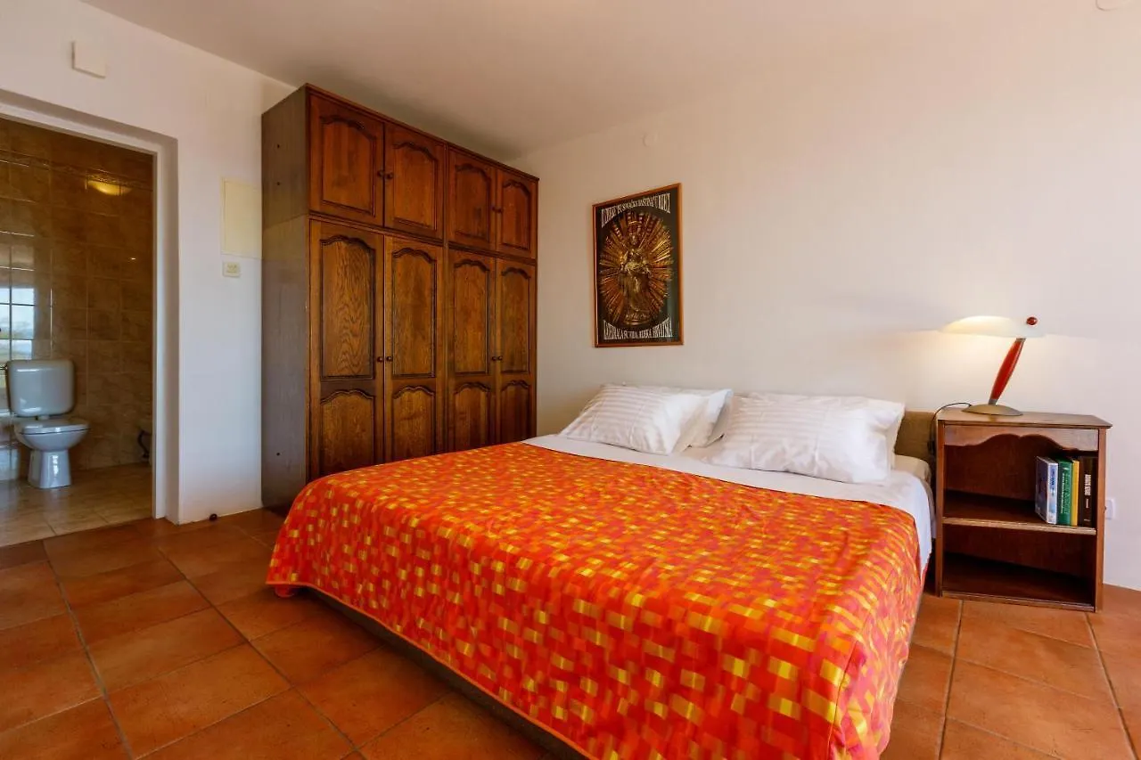 Apartments Loncaric Crikvenica 0*,
